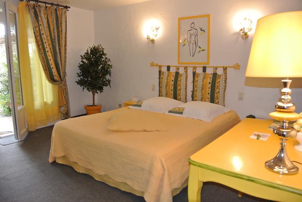 Bed and Breakfast La Vieille Bastide Flayosc Exterior foto