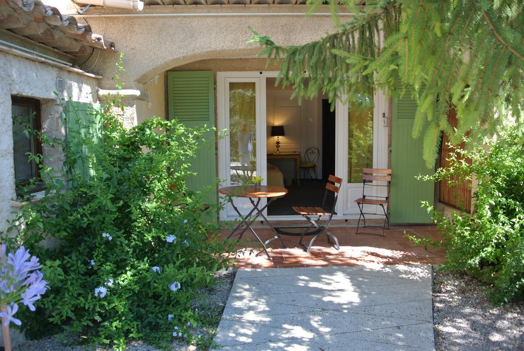 Bed and Breakfast La Vieille Bastide Flayosc Exterior foto